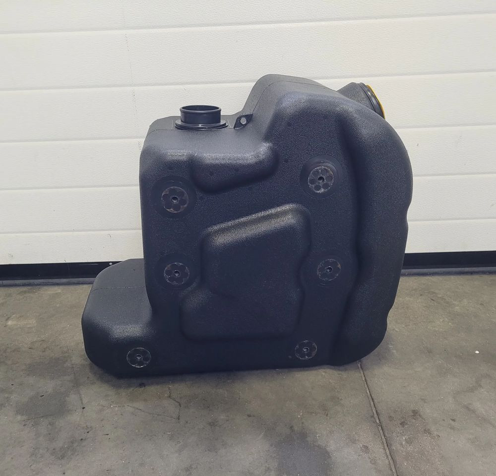 ZBIORNIK AD BULE VOLVO FH4 LOW DECK OM 23251717 CHWALIM116 - خزان AdBlue - شاحنة: صور 2 ZBIORNIK AD BULE VOLVO FH4 LOW DECK OM 23251717 CHWALIM116 - خزان AdBlue - شاحنة: صور 2