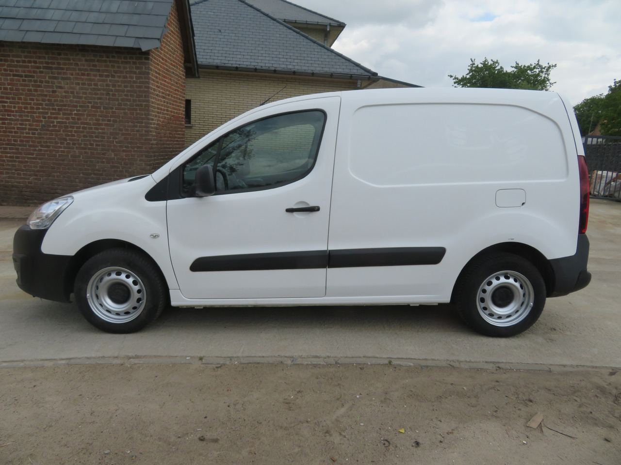 CITROËN Berlingo 1.6 BlueHDi CLUB - فان: صور 4 CITROËN Berlingo 1.6 BlueHDi CLUB - فان: صور 4