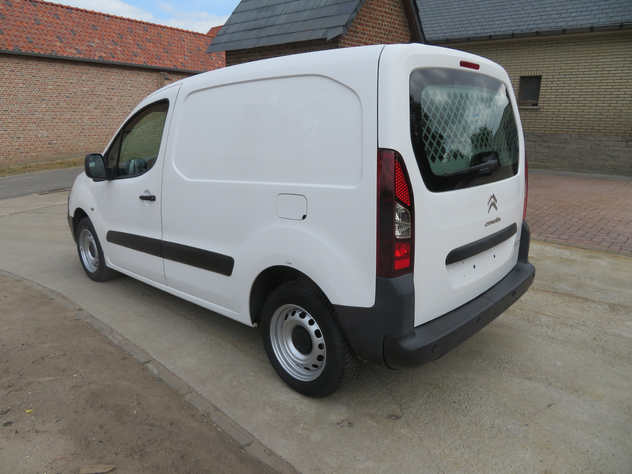 CITROËN Berlingo 1.6 BlueHDi CLUB - فان: صور 5 CITROËN Berlingo 1.6 BlueHDi CLUB - فان: صور 5