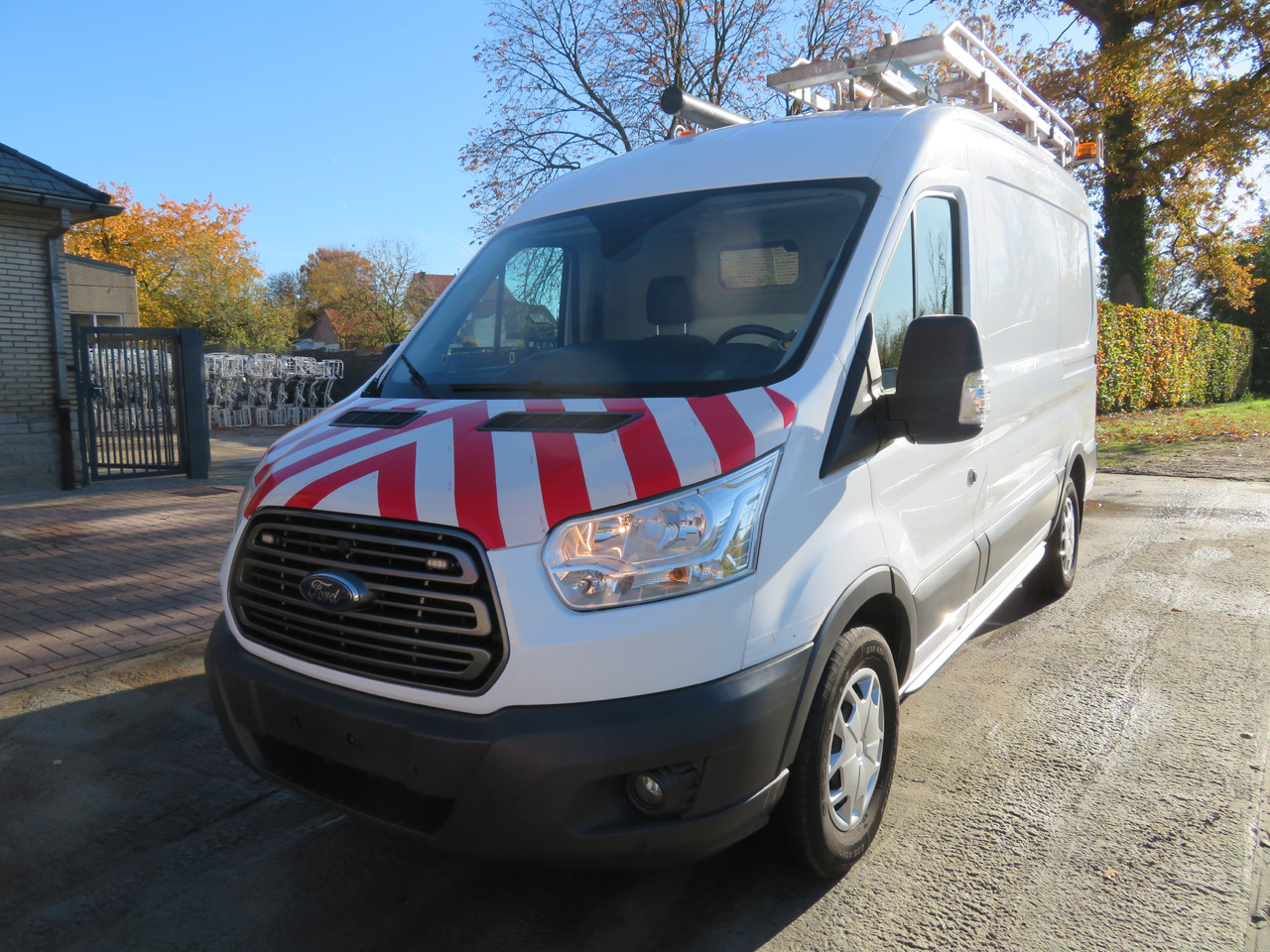 Ford Transit 2.0TDCi L2H2 - فان: صور 3 Ford Transit 2.0TDCi L2H2 - فان: صور 3
