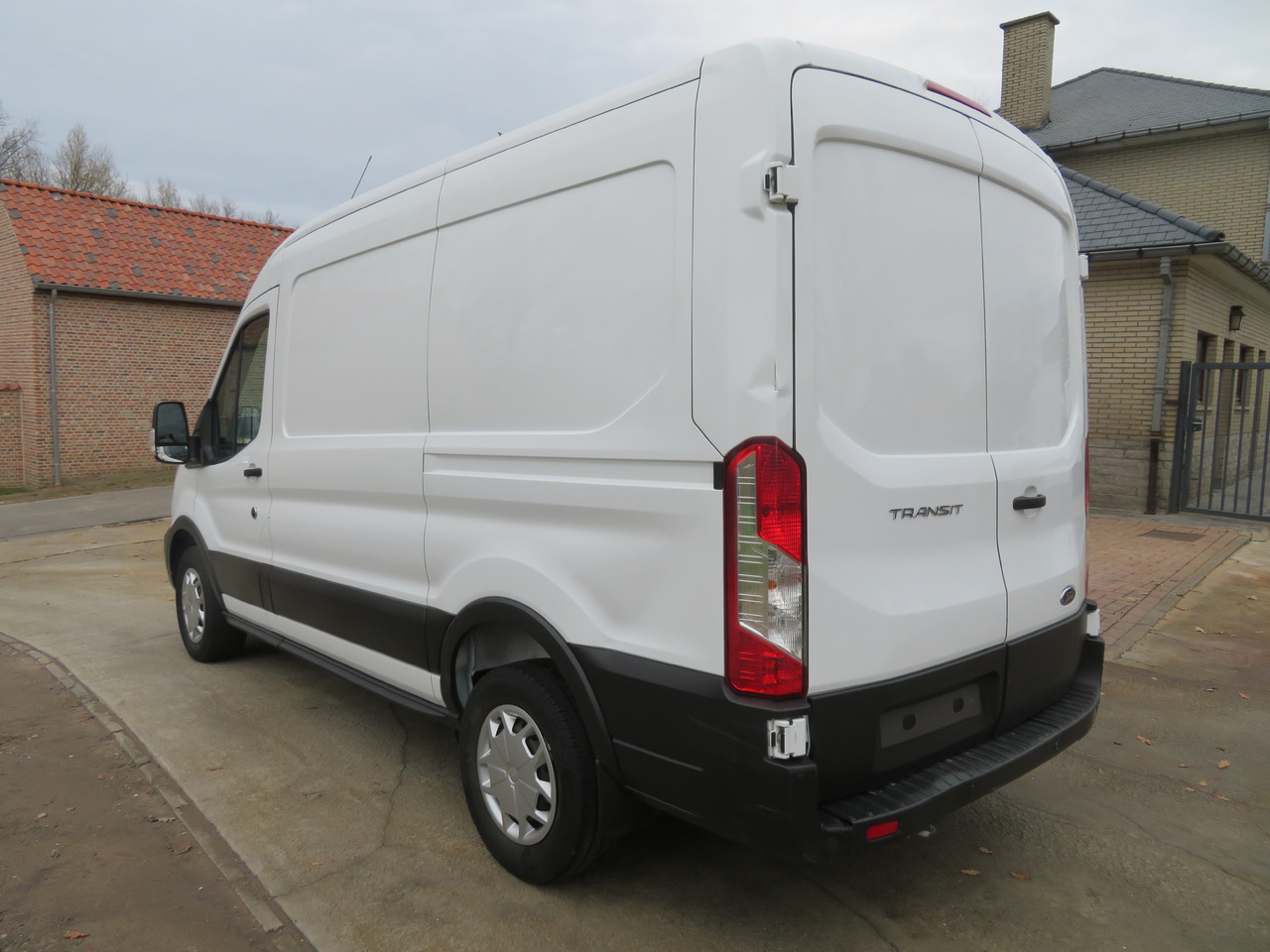 Ford Transit 2.0TDCi TREND - L2H2 - فان: صور 5 Ford Transit 2.0TDCi TREND - L2H2 - فان: صور 5