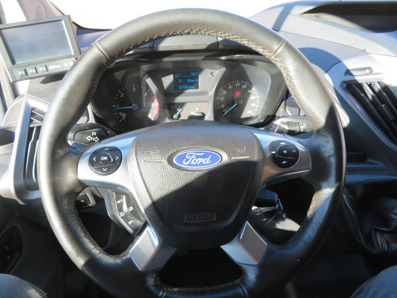 فان المدمجة Ford Transit Custom 2.0tdci: صور 17 فان المدمجة Ford Transit Custom 2.0tdci: صور 17