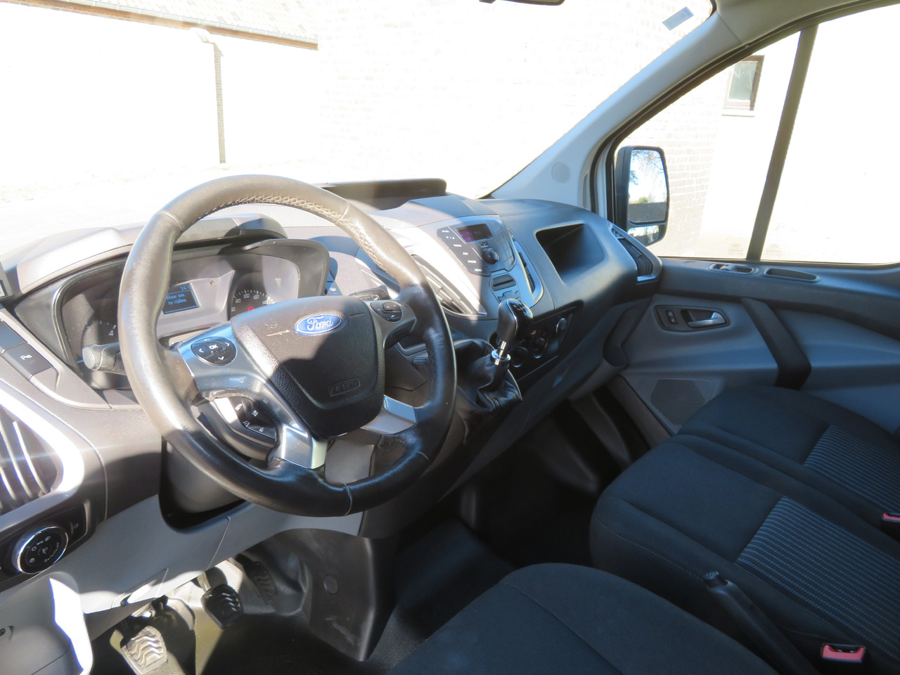 فان المدمجة Ford Transit Custom 2.0tdci: صور 13 فان المدمجة Ford Transit Custom 2.0tdci: صور 13