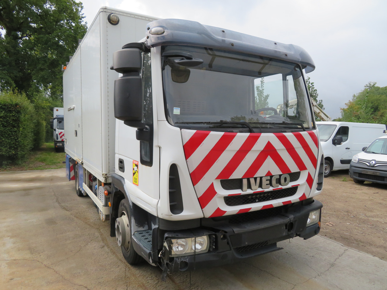 Iveco Eurocargo ML90E18 Bakwagen - بصندوق مغلق شاحنة: صور 1 Iveco Eurocargo ML90E18 Bakwagen - بصندوق مغلق شاحنة: صور 1