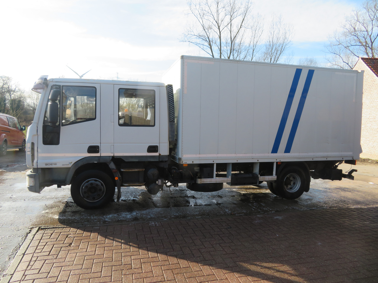 Iveco Eurocargo ML90E18 - بصندوق مغلق شاحنة: صور 4 Iveco Eurocargo ML90E18 - بصندوق مغلق شاحنة: صور 4