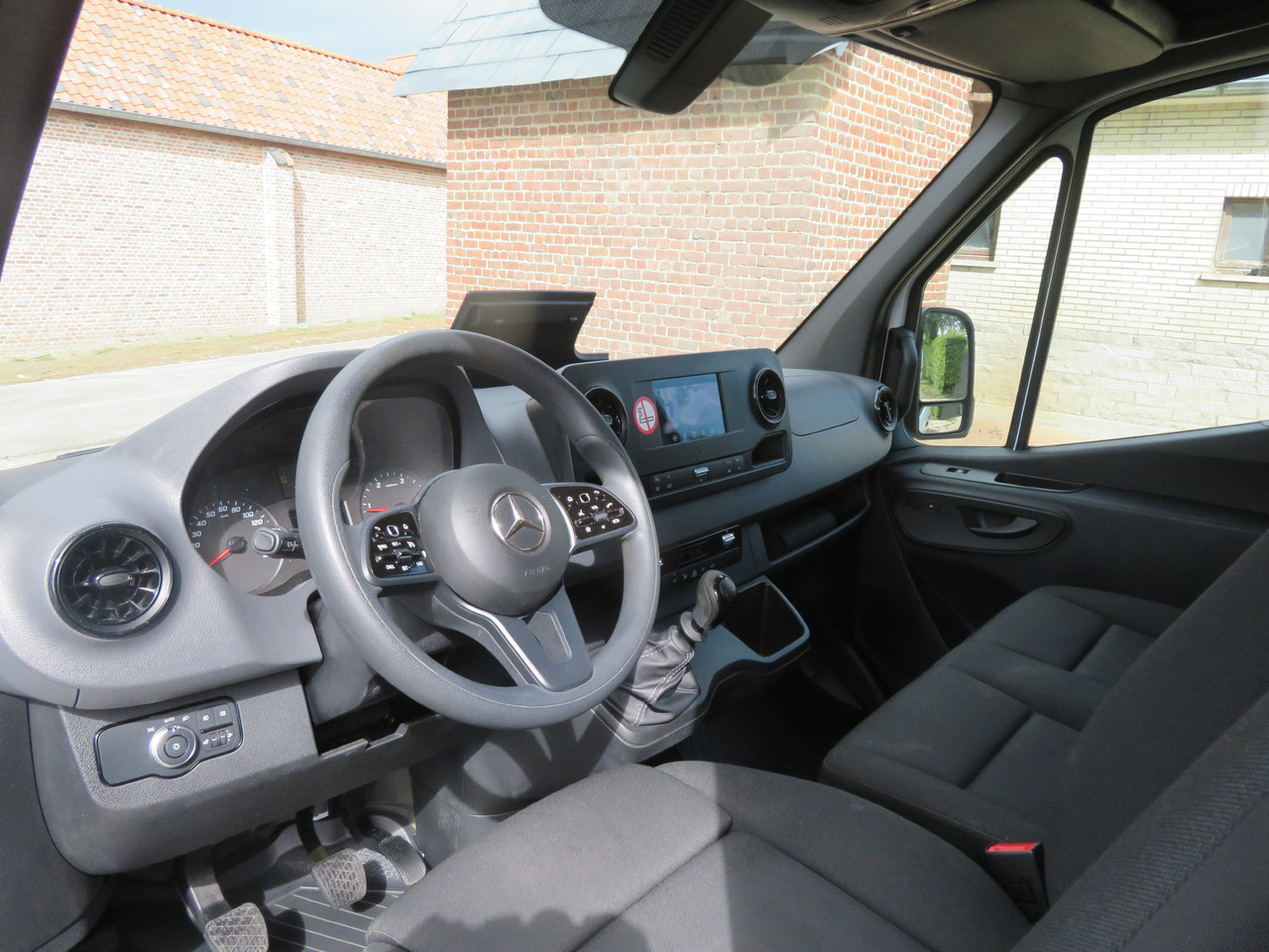 فان جديد Mercedes-Benz Sprinter 317cdi - A3H2: صور 10 فان جديد Mercedes-Benz Sprinter 317cdi - A3H2: صور 10