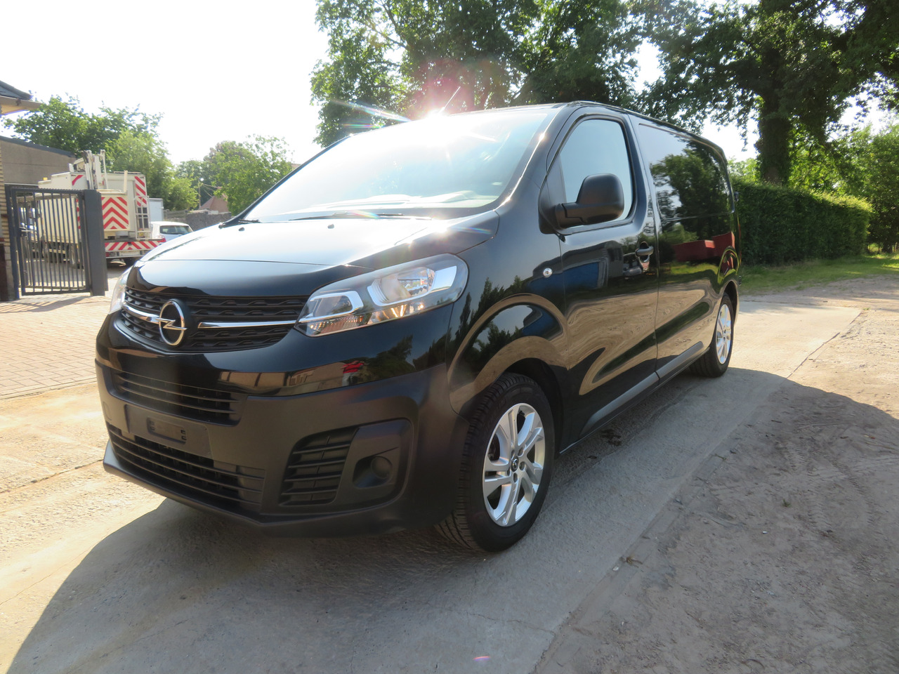 OPEL Vivaro 2.0 Turbo - L2H1 - فان المدمجة: صور 3 OPEL Vivaro 2.0 Turbo - L2H1 - فان المدمجة: صور 3