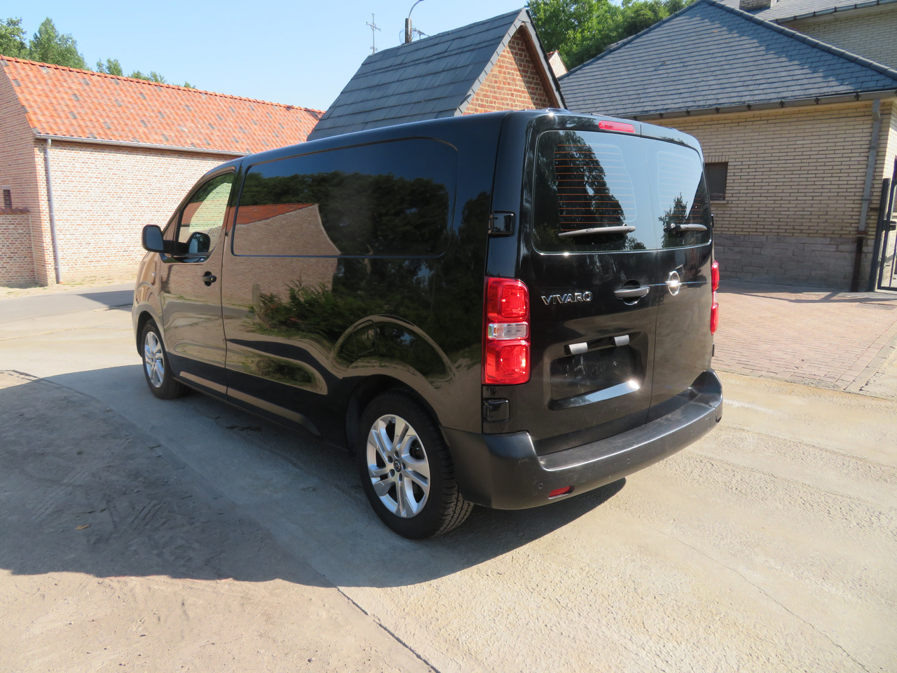 OPEL Vivaro 2.0 Turbo - L2H1 - فان المدمجة: صور 5 OPEL Vivaro 2.0 Turbo - L2H1 - فان المدمجة: صور 5