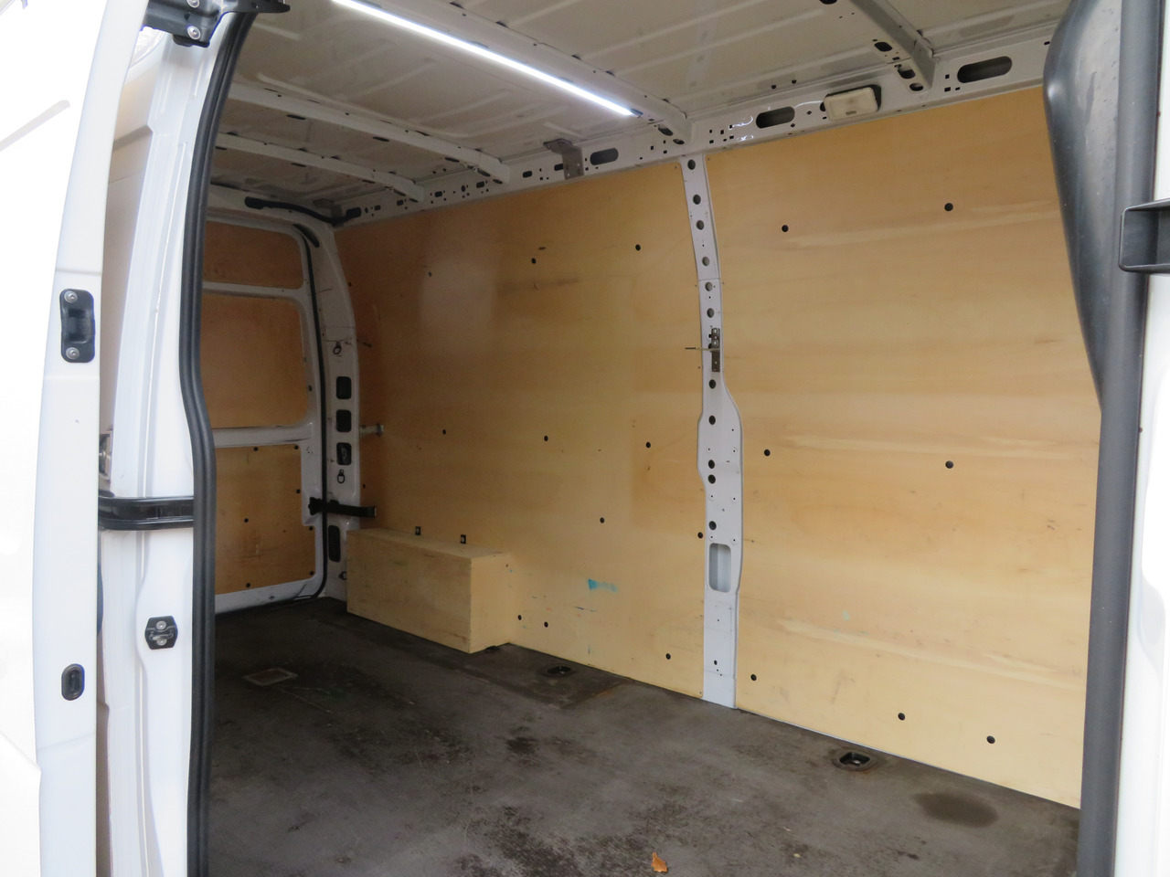 تأجير Opel Movano 2.3 CDTI - L3H2 Opel Movano 2.3 CDTI - L3H2: صور 9 تأجير Opel Movano 2.3 CDTI - L3H2 Opel Movano 2.3 CDTI - L3H2: صور 9