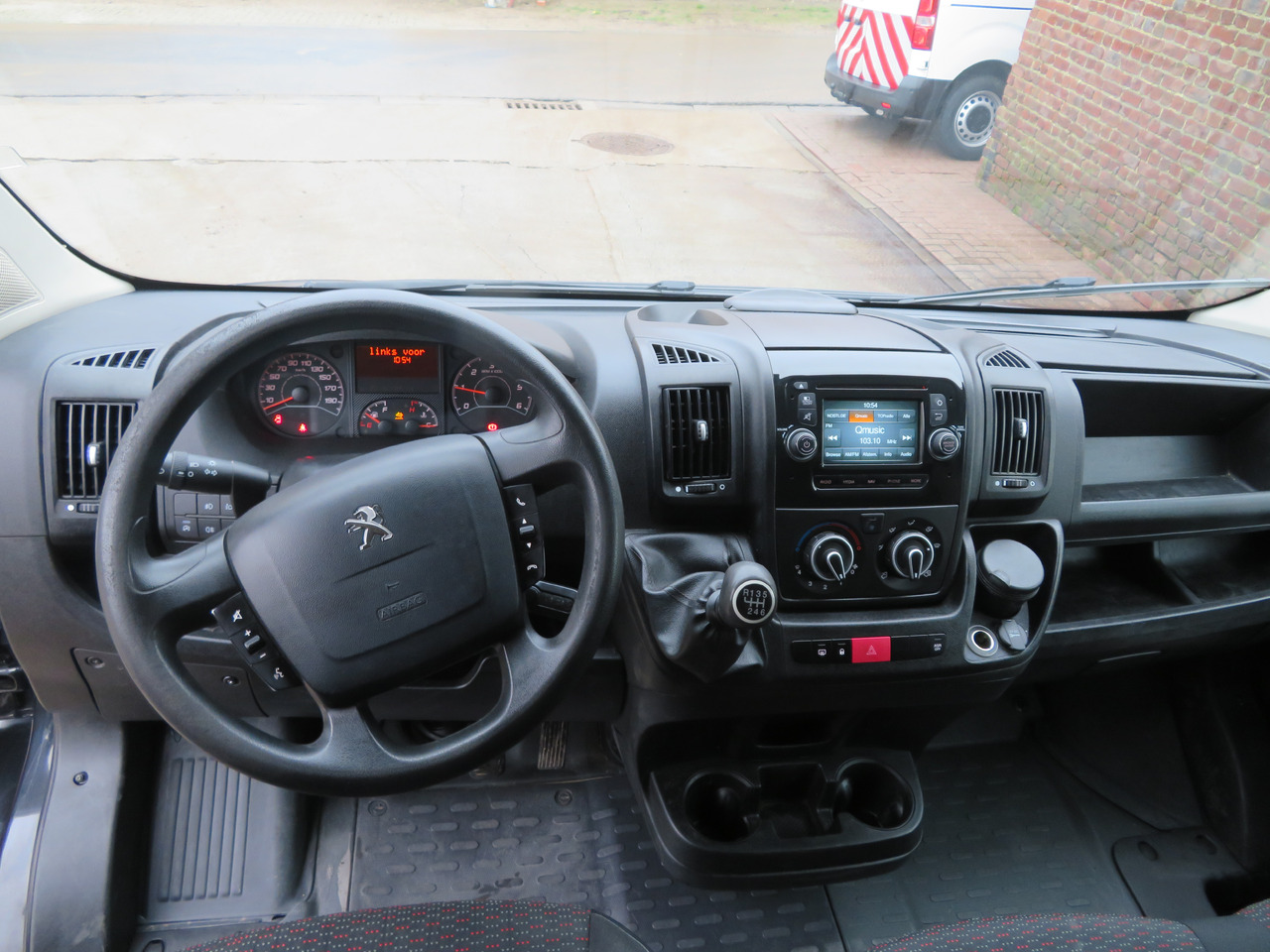 فان المدمجة Peugeot Boxer 2.0blue HDI: صور 14