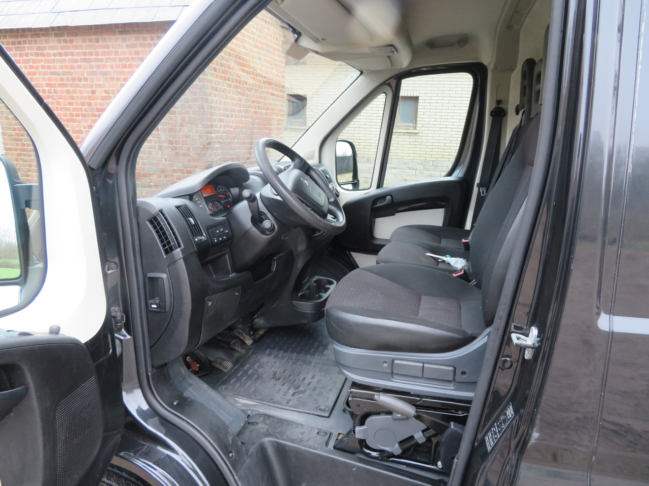 فان المدمجة Peugeot Boxer 2.0blue HDI: صور 13