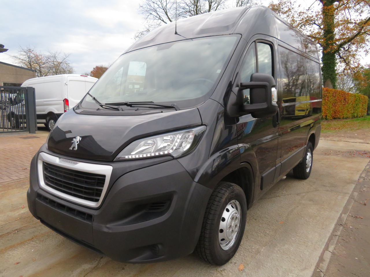 Peugeot Boxer 2.2 BlueHDI L1H2 premium - فان المدمجة: صور 3 Peugeot Boxer 2.2 BlueHDI L1H2 premium - فان المدمجة: صور 3
