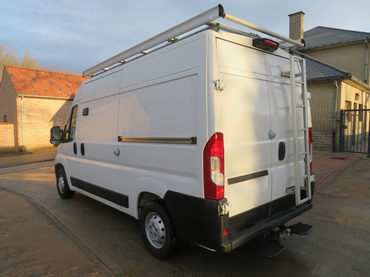 Peugeot Boxer 2.2 BlueHDI L2H2 dubbel schuifdeur - فان: صور 5 Peugeot Boxer 2.2 BlueHDI L2H2 dubbel schuifdeur - فان: صور 5