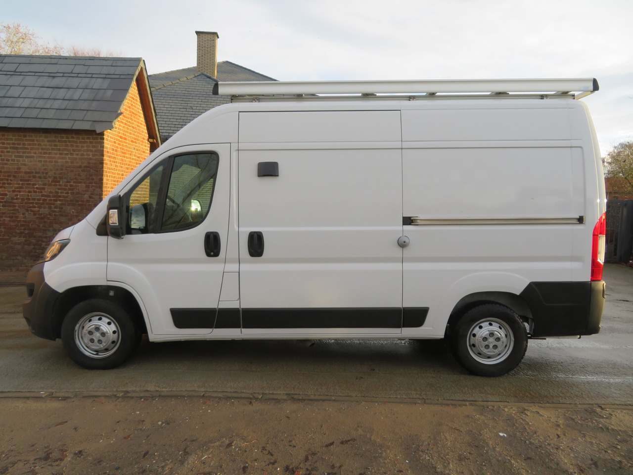 Peugeot Boxer 2.2 BlueHDI L2H2 dubbel schuifdeur - فان: صور 4 Peugeot Boxer 2.2 BlueHDI L2H2 dubbel schuifdeur - فان: صور 4