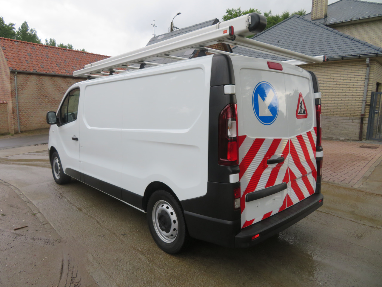 RENAULT Trafic 2.0dCi - L2H1 - فان المدمجة: صور 5 RENAULT Trafic 2.0dCi - L2H1 - فان المدمجة: صور 5