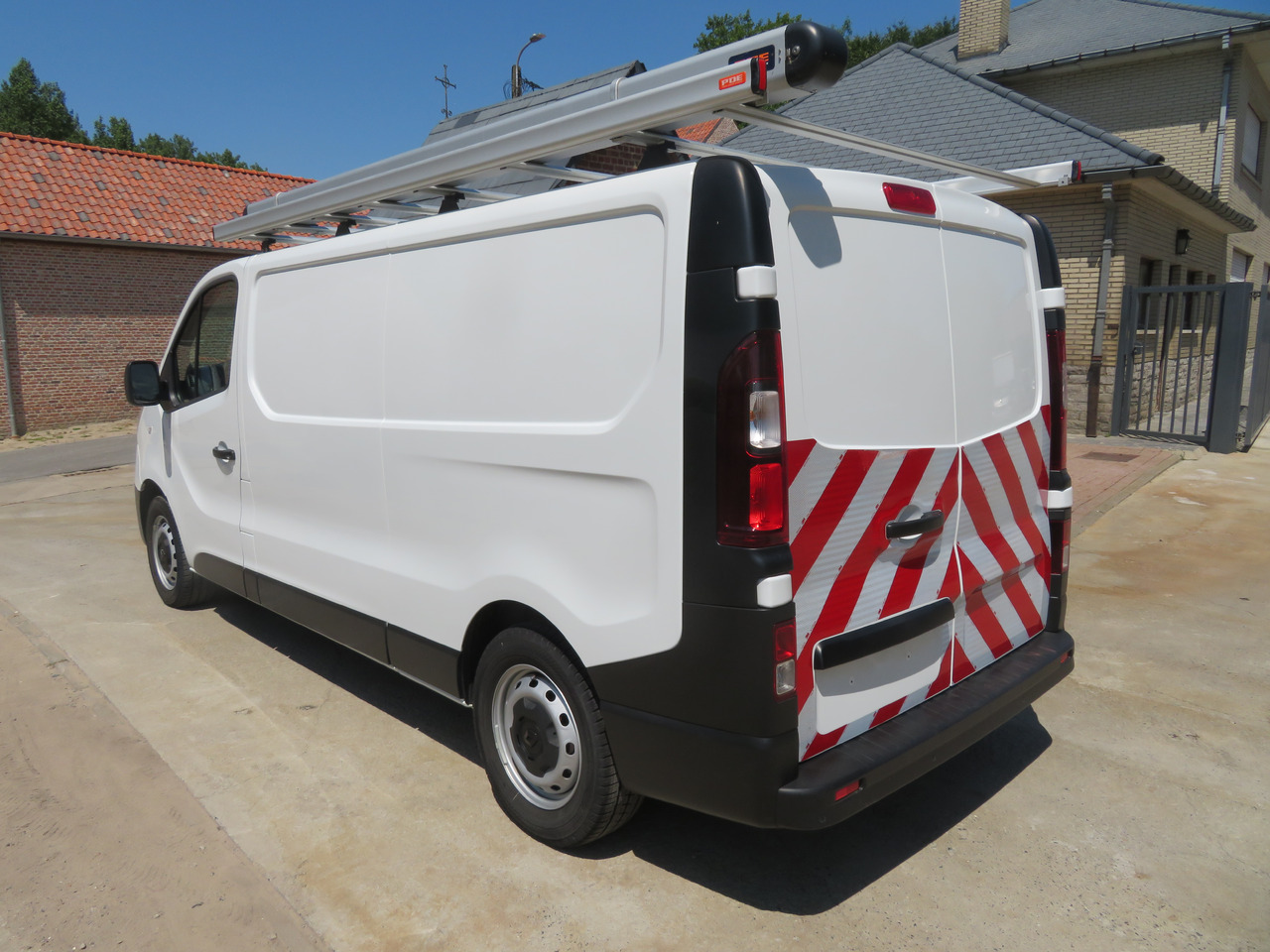 RENAULT Trafic 2.0dCi - L2H1 - فان المدمجة: صور 5 RENAULT Trafic 2.0dCi - L2H1 - فان المدمجة: صور 5