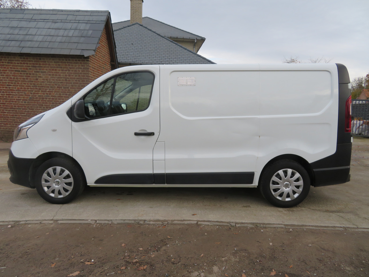 Renault Trafic 1.6dCi L1H1 - فان المدمجة: صور 4 Renault Trafic 1.6dCi L1H1 - فان المدمجة: صور 4
