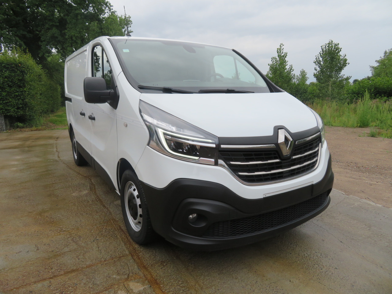Renault Trafic 2.0dCi Grand Confort - L2H1 - فان المدمجة: صور 1 Renault Trafic 2.0dCi Grand Confort - L2H1 - فان المدمجة: صور 1