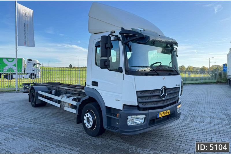 Mercedes-Benz Atego 1318 Day Cab, Euro 6, / BDF / DHOLLANDIA 2000KG - شاحنات الحاويات/ جسم علوي قابل للتغيير شاحنة: صور 5 Mercedes-Benz Atego 1318 Day Cab, Euro 6, / BDF / DHOLLANDIA 2000KG - شاحنات الحاويات/ جسم علوي قابل للتغيير شاحنة: صور 5