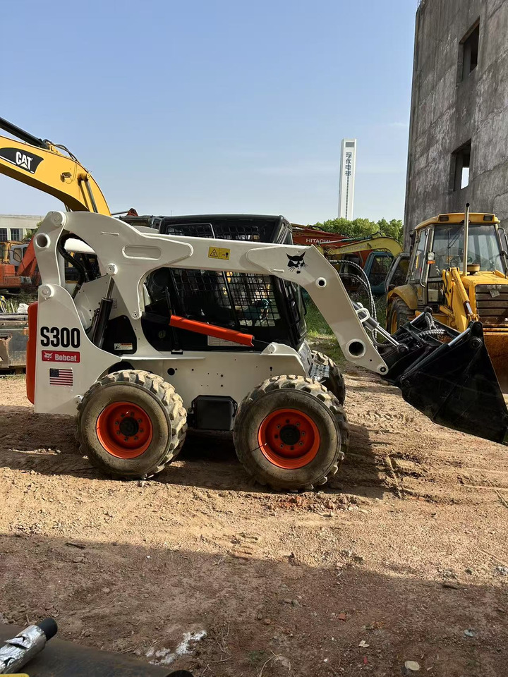 BOBCAT BOBCAT Skid Steer Loader S300 - شيول صغير: صور 2 BOBCAT BOBCAT Skid Steer Loader S300 - شيول صغير: صور 2