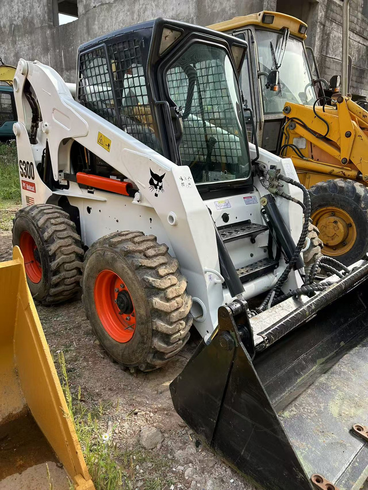 BOBCAT BOBCAT Skid Steer Loader S300 - شيول صغير: صور 1 BOBCAT BOBCAT Skid Steer Loader S300 - شيول صغير: صور 1