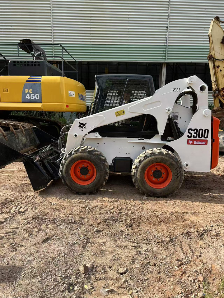 BOBCAT BOBCAT Skid Steer Loader S300 - شيول صغير: صور 5 BOBCAT BOBCAT Skid Steer Loader S300 - شيول صغير: صور 5
