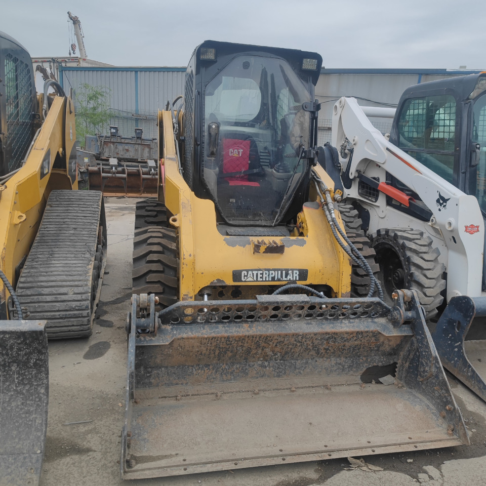شيول صغير CAT 246C Skid Steer Loader: صور 6 شيول صغير CAT 246C Skid Steer Loader: صور 6