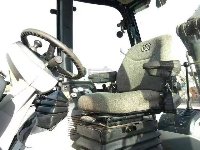 CATERPILLAR Backhoe Loader 420F Click Here for Discount - حفار متعدد الاستخدام: صور 5 CATERPILLAR Backhoe Loader 420F Click Here for Discount - حفار متعدد الاستخدام: صور 5