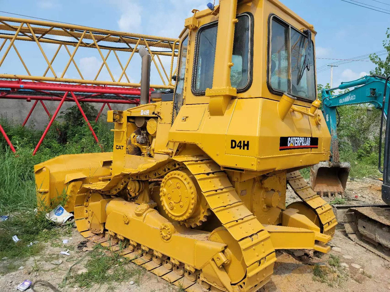 CATERPILLAR D4H - بلدوزر: صور 3 CATERPILLAR D4H - بلدوزر: صور 3