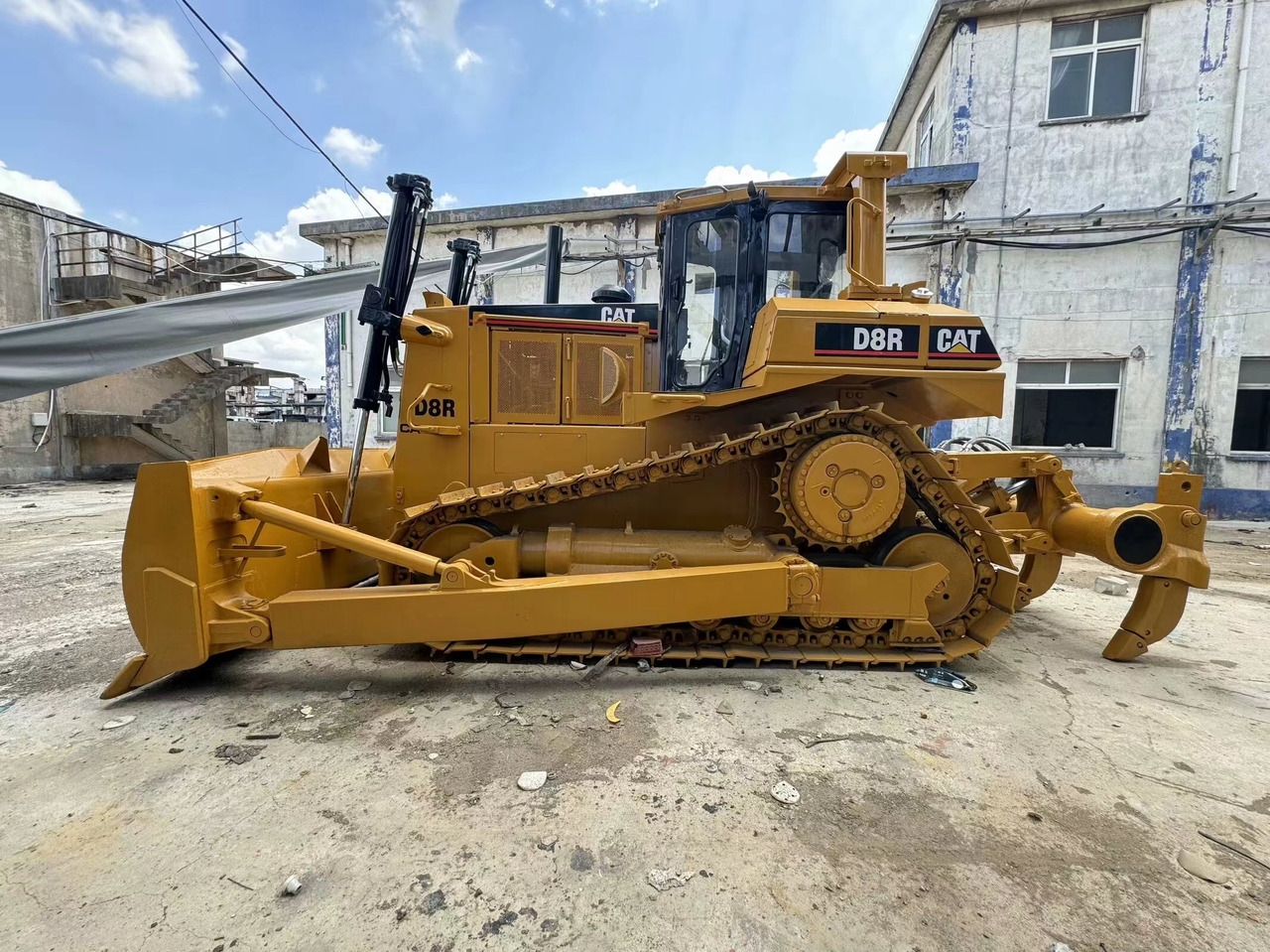 CATERPILLAR D8R Bulldozer Click for Discount - بلدوزر: صور 1 CATERPILLAR D8R Bulldozer Click for Discount - بلدوزر: صور 1