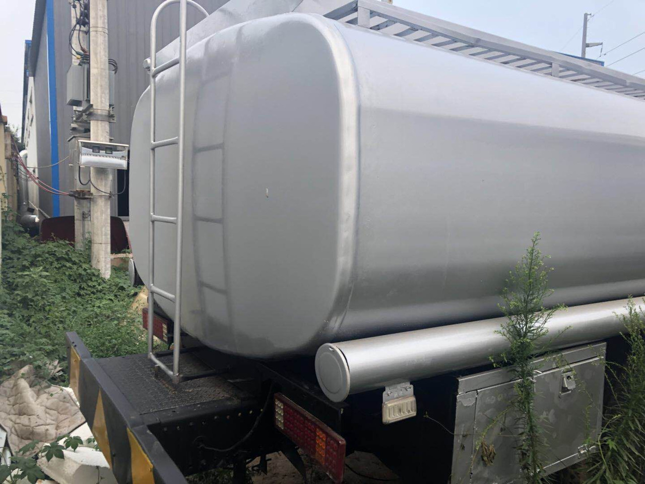 DONGFENG fuel tanker CLICK HERE FOR DISCOUNT - شاحنة صهريج: صور 4 DONGFENG fuel tanker CLICK HERE FOR DISCOUNT - شاحنة صهريج: صور 4