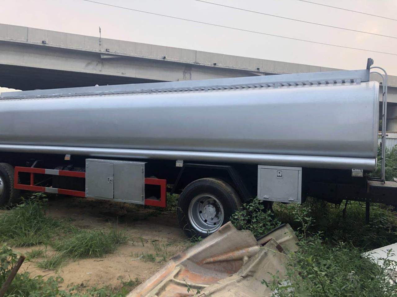 DONGFENG fuel tanker CLICK HERE FOR DISCOUNT - شاحنة صهريج: صور 5 DONGFENG fuel tanker CLICK HERE FOR DISCOUNT - شاحنة صهريج: صور 5