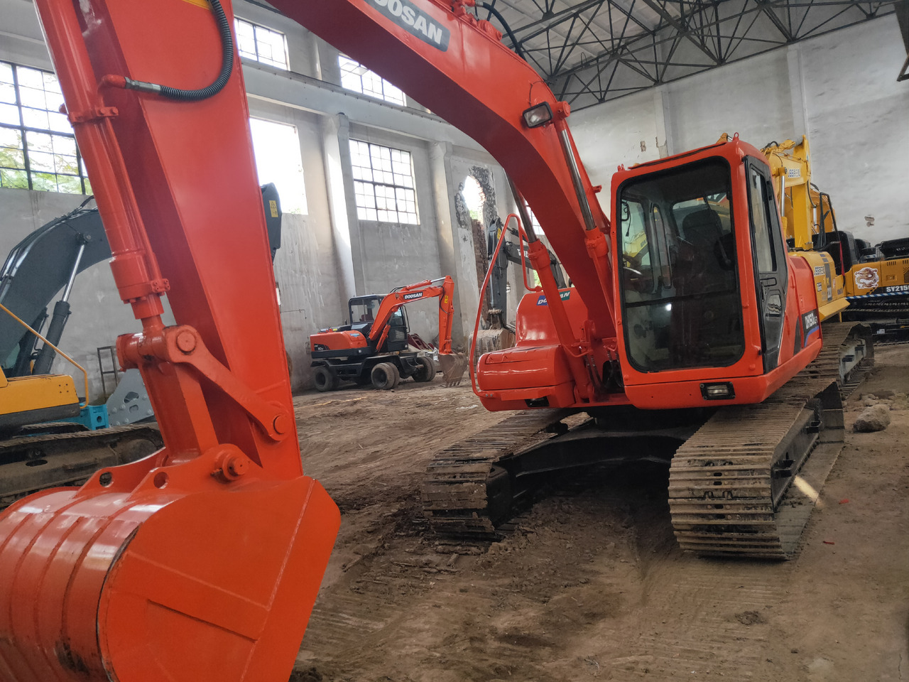 DOOSAN DH150LC-7 - حفارات زحافة: صور 5 DOOSAN DH150LC-7 - حفارات زحافة: صور 5