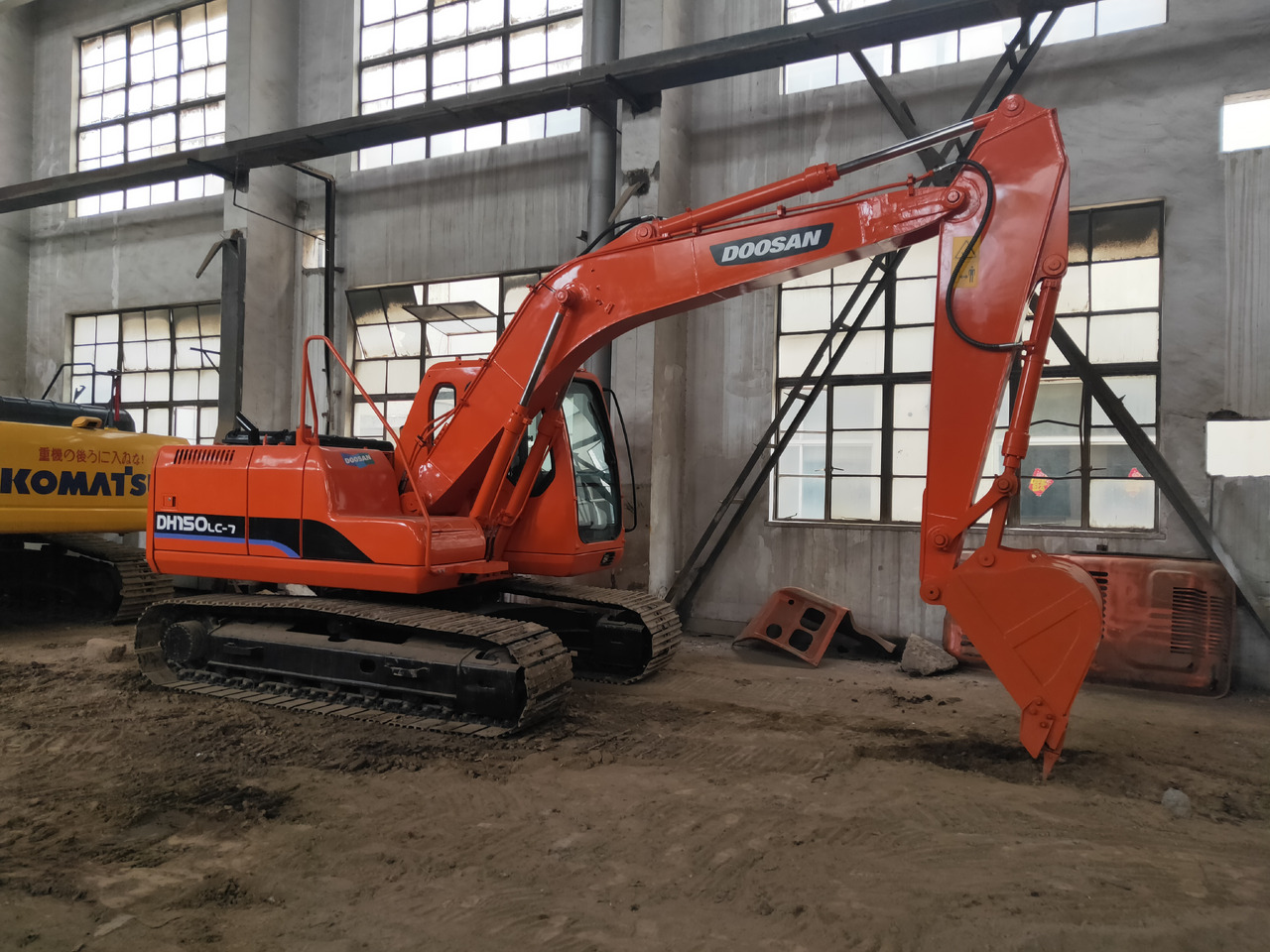 DOOSAN DH150LC-7 - حفارات زحافة: صور 2 DOOSAN DH150LC-7 - حفارات زحافة: صور 2