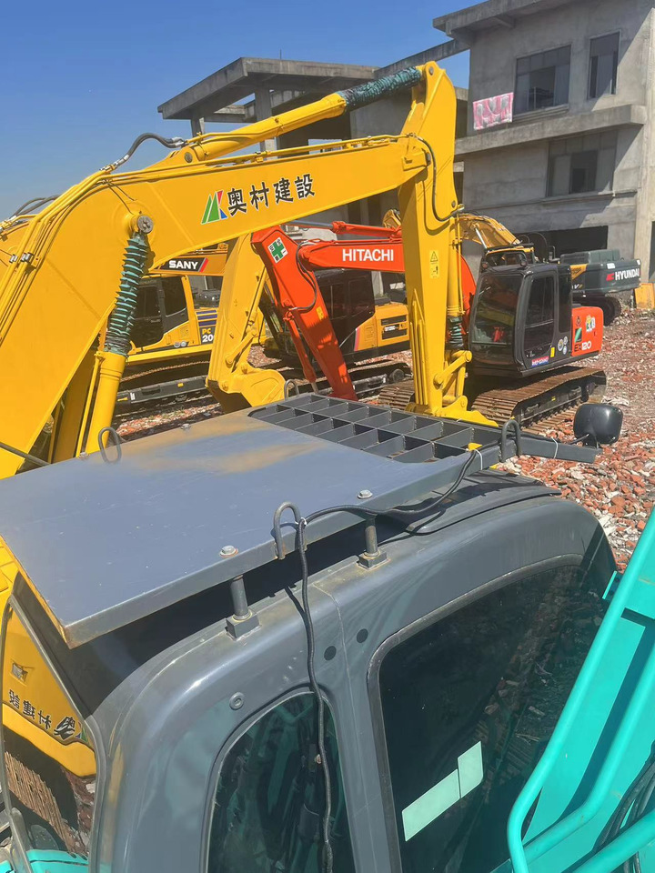 HITACHI SK200D Excavate Click for Discount - حفارات زحافة: صور 4 HITACHI SK200D Excavate Click for Discount - حفارات زحافة: صور 4
