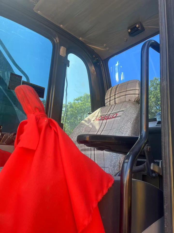 HITACHI SK200D Excavate Click for Discount - حفارات زحافة: صور 5 HITACHI SK200D Excavate Click for Discount - حفارات زحافة: صور 5