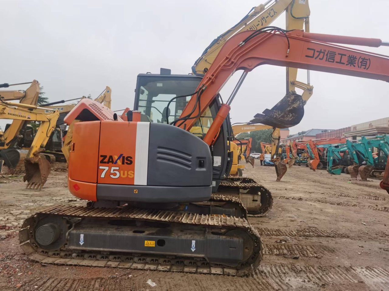 HITACHI ZX75US - حفارات زحافة: صور 1 HITACHI ZX75US - حفارات زحافة: صور 1