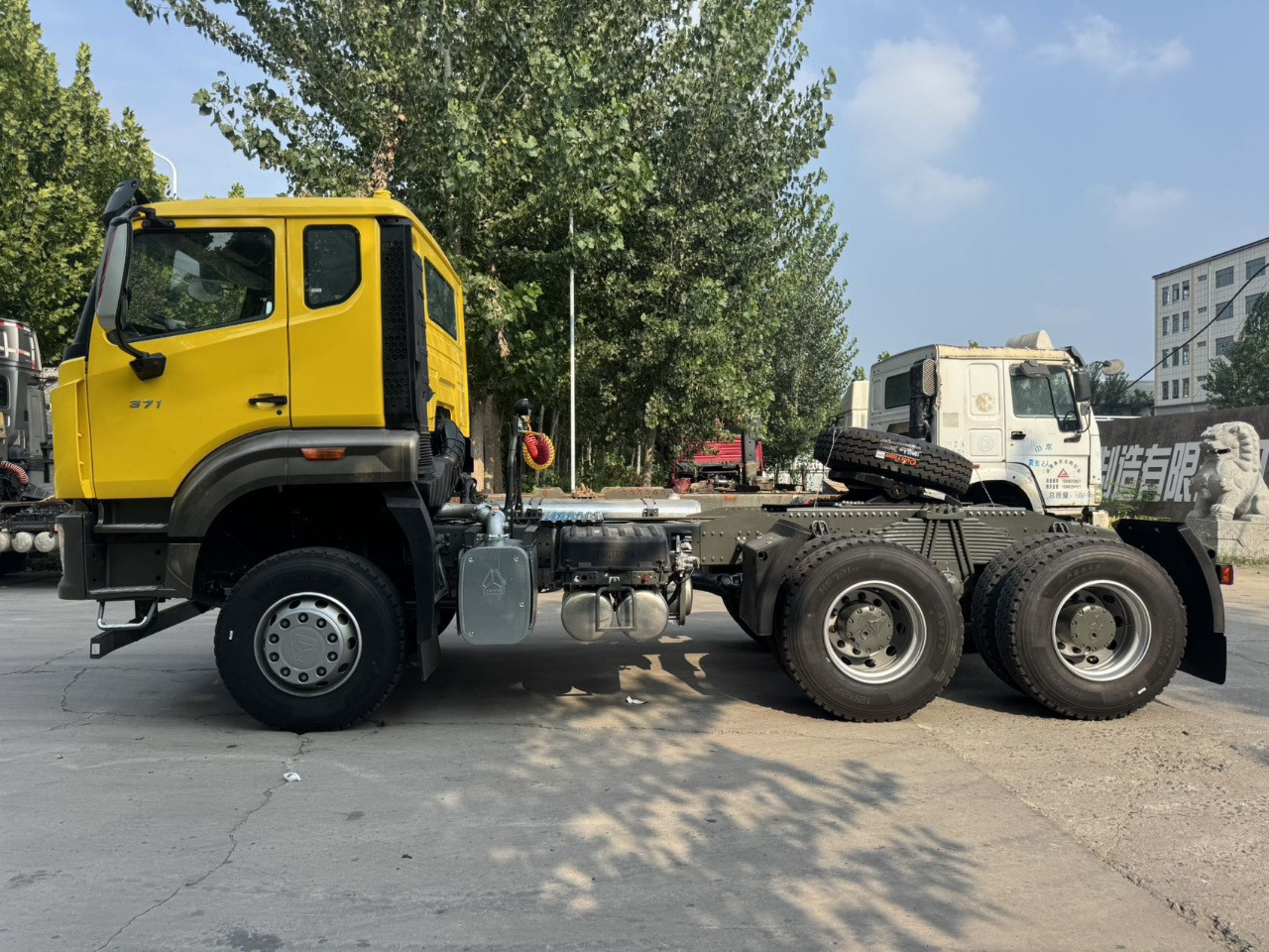HOWO 371 HP Dump Truck Click Here for Discount - شاحنة جرار: صور 1 HOWO 371 HP Dump Truck Click Here for Discount - شاحنة جرار: صور 1