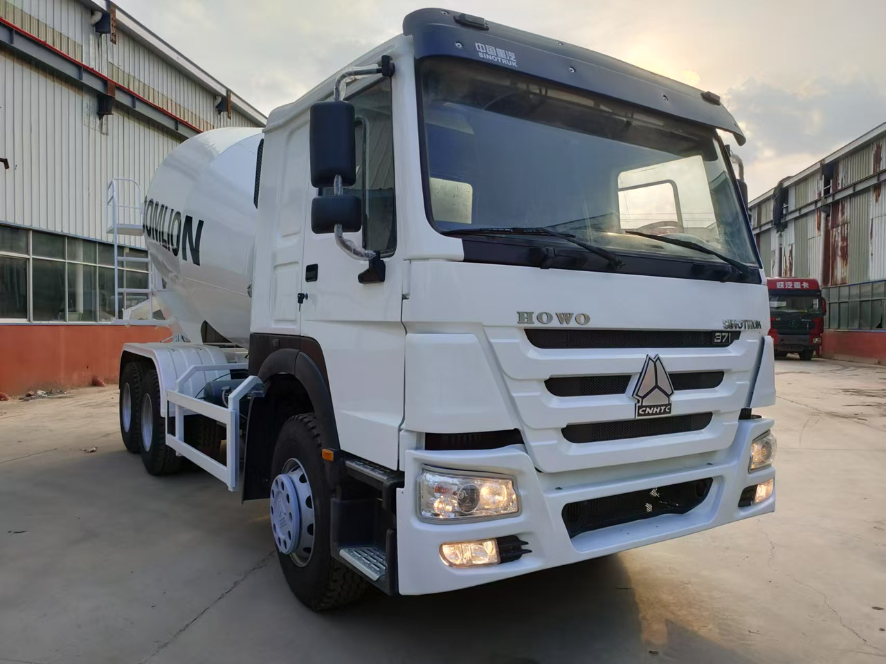 HOWO 371HP Concrete Mixer Truck Click for Discount - شاحنة خلاطة خرسانة: صور 2 HOWO 371HP Concrete Mixer Truck Click for Discount - شاحنة خلاطة خرسانة: صور 2