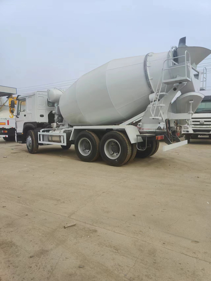 HOWO 375 Cement Mixer Truck 6*4 - شاحنة خلاطة خرسانة: صور 4 HOWO 375 Cement Mixer Truck 6*4 - شاحنة خلاطة خرسانة: صور 4