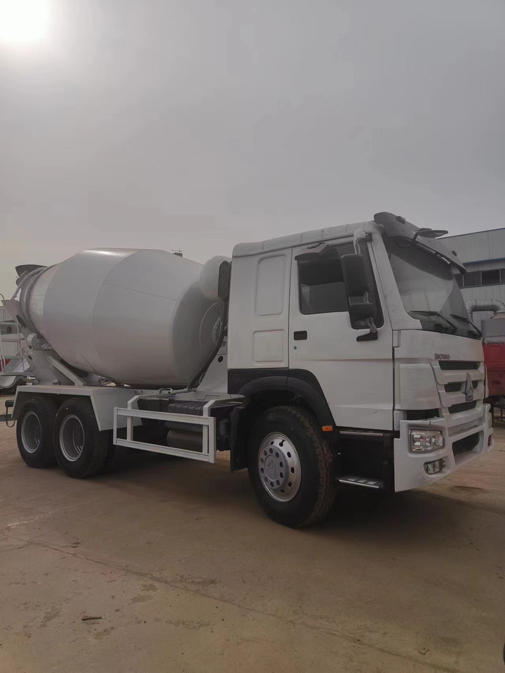 HOWO 375 Cement Mixer Truck 6*4 - شاحنة خلاطة خرسانة: صور 3 HOWO 375 Cement Mixer Truck 6*4 - شاحنة خلاطة خرسانة: صور 3