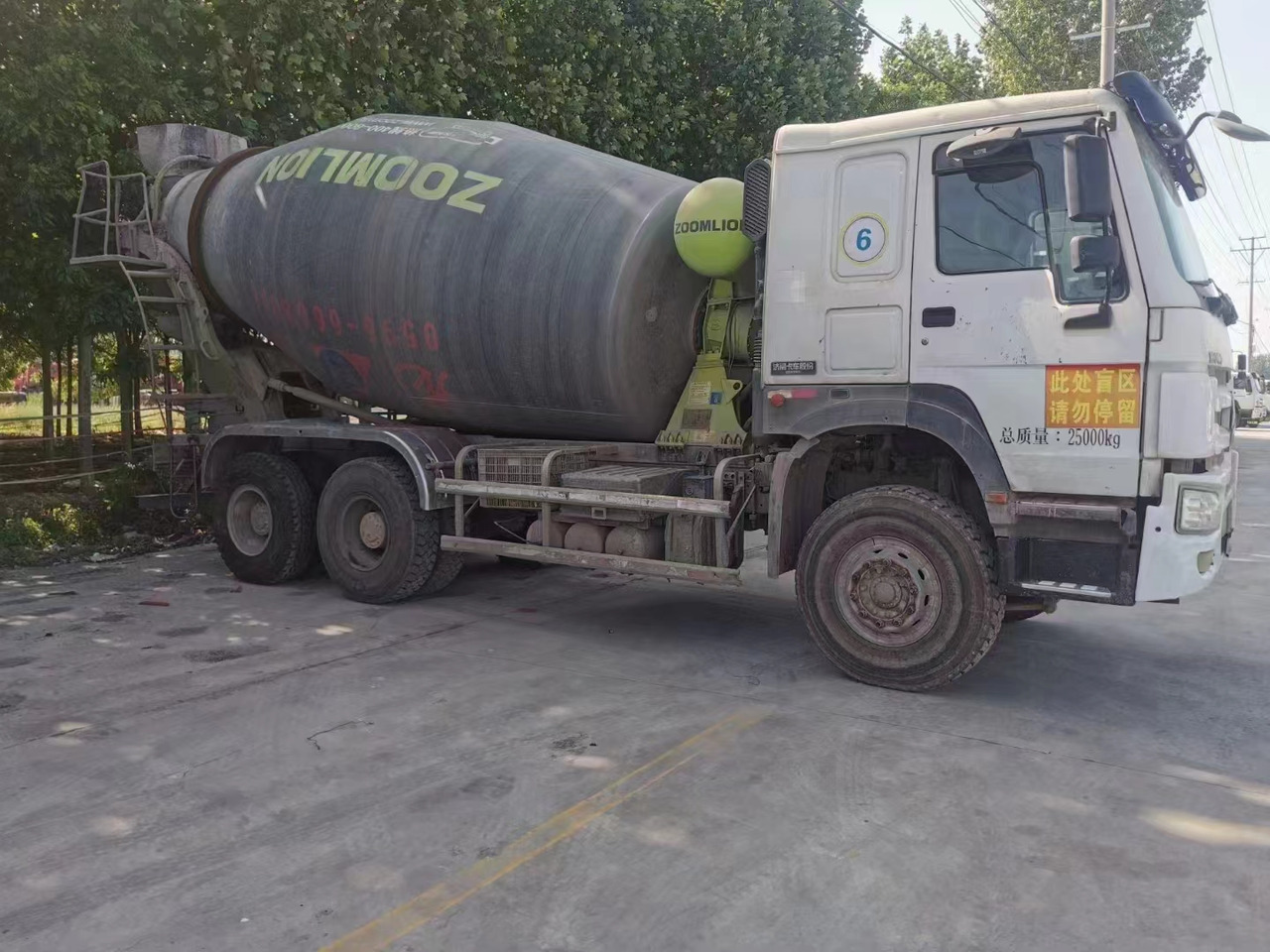 HOWO 6*4 Cement Mixer Truck - شاحنة خلاطة خرسانة: صور 4 HOWO 6*4 Cement Mixer Truck - شاحنة خلاطة خرسانة: صور 4