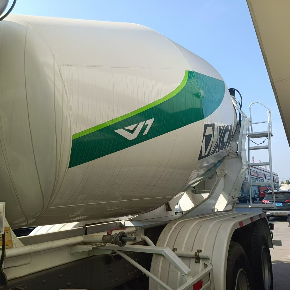 HOWO 6*4 Cement Mixer Truck - شاحنة خلاطة خرسانة: صور 5 HOWO 6*4 Cement Mixer Truck - شاحنة خلاطة خرسانة: صور 5