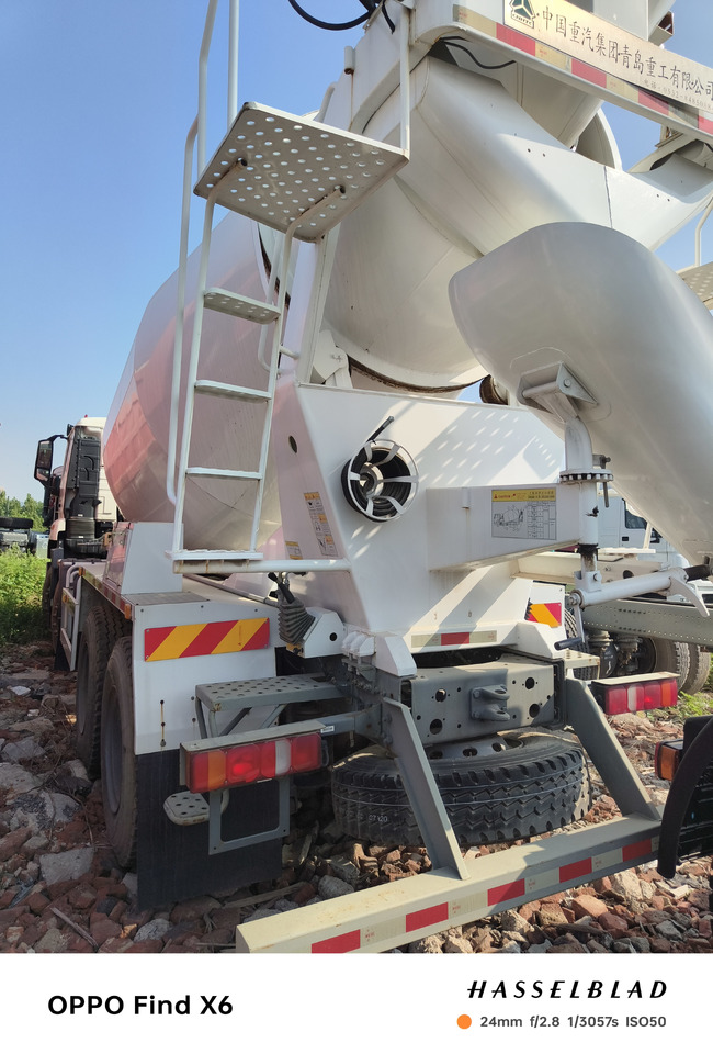 HOWO HaoHan N5G Cement Mixer Truck - شاحنة خلاطة خرسانة: صور 3 HOWO HaoHan N5G Cement Mixer Truck - شاحنة خلاطة خرسانة: صور 3