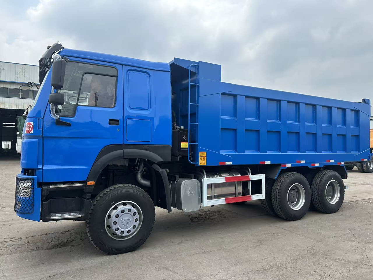 HOWO Haohan 6✖4 Dump Truck Click Here for Discount - بصندوق مغلق شاحنة: صور 3 HOWO Haohan 6✖4 Dump Truck Click Here for Discount - بصندوق مغلق شاحنة: صور 3
