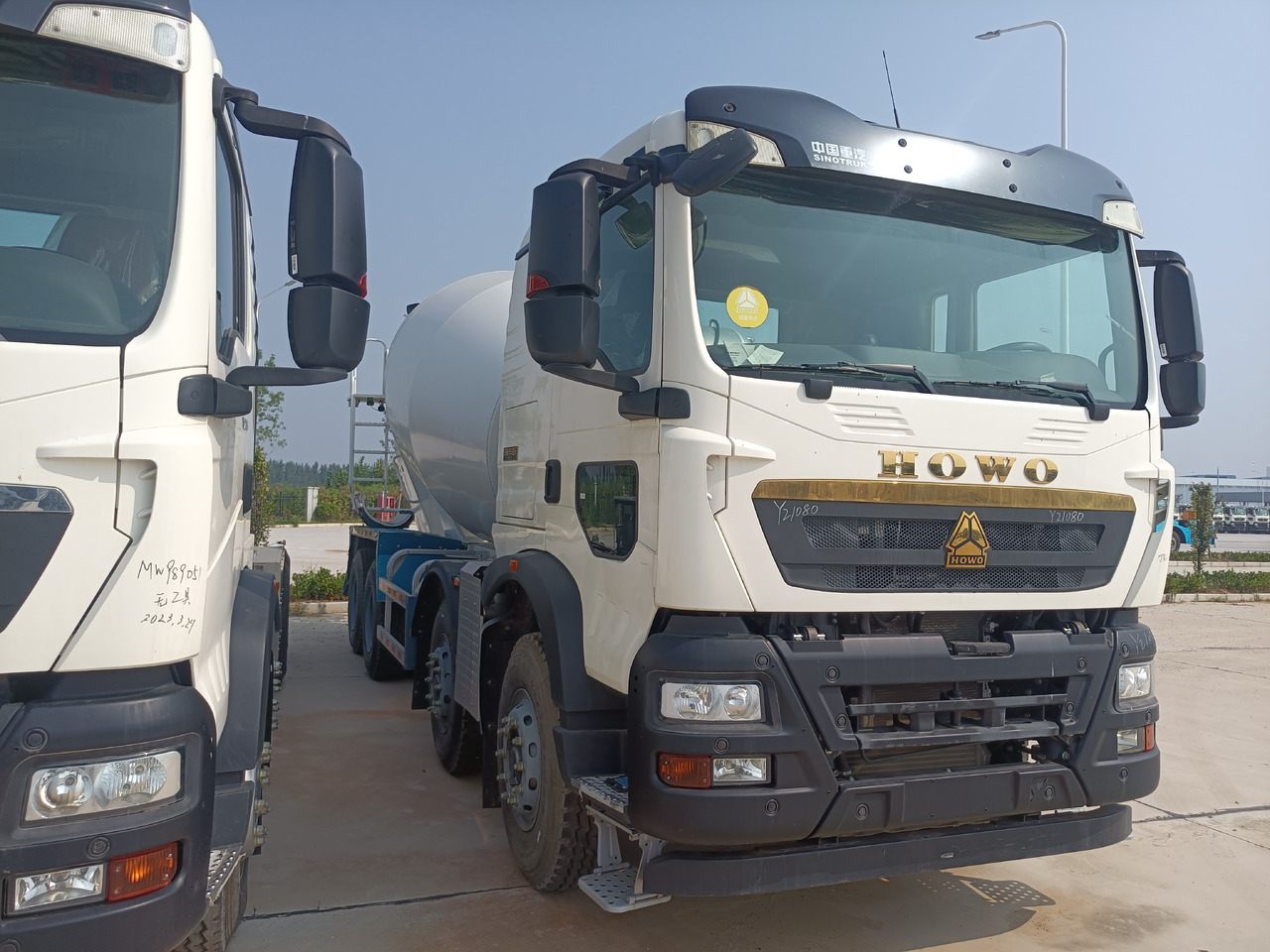 HOWO TX350 Cement Mixer Truck - شاحنة خلاطة خرسانة: صور 2 HOWO TX350 Cement Mixer Truck - شاحنة خلاطة خرسانة: صور 2