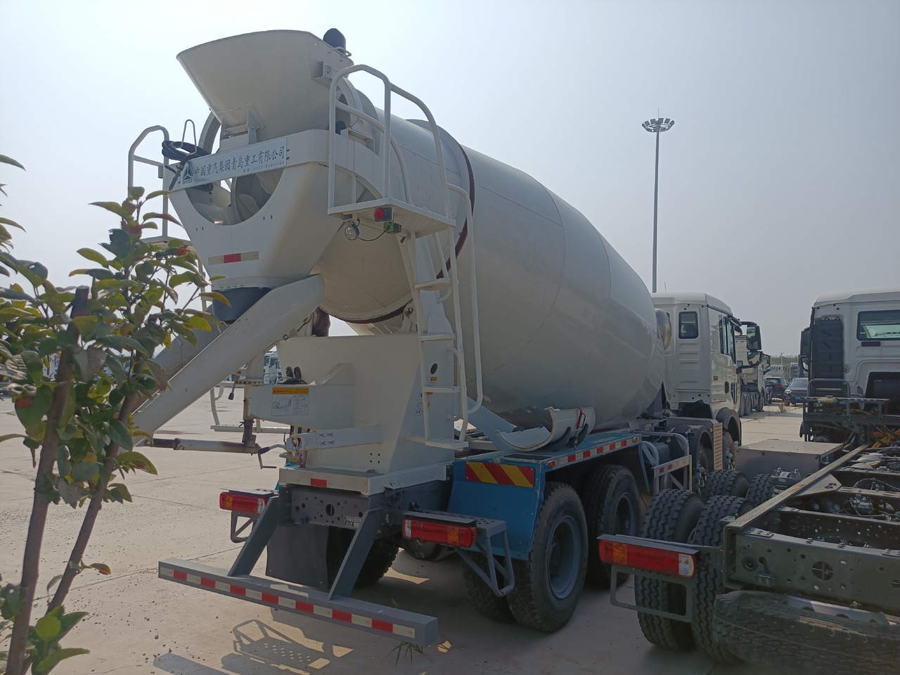 HOWO TX350 Cement Mixer Truck - شاحنة خلاطة خرسانة: صور 5 HOWO TX350 Cement Mixer Truck - شاحنة خلاطة خرسانة: صور 5