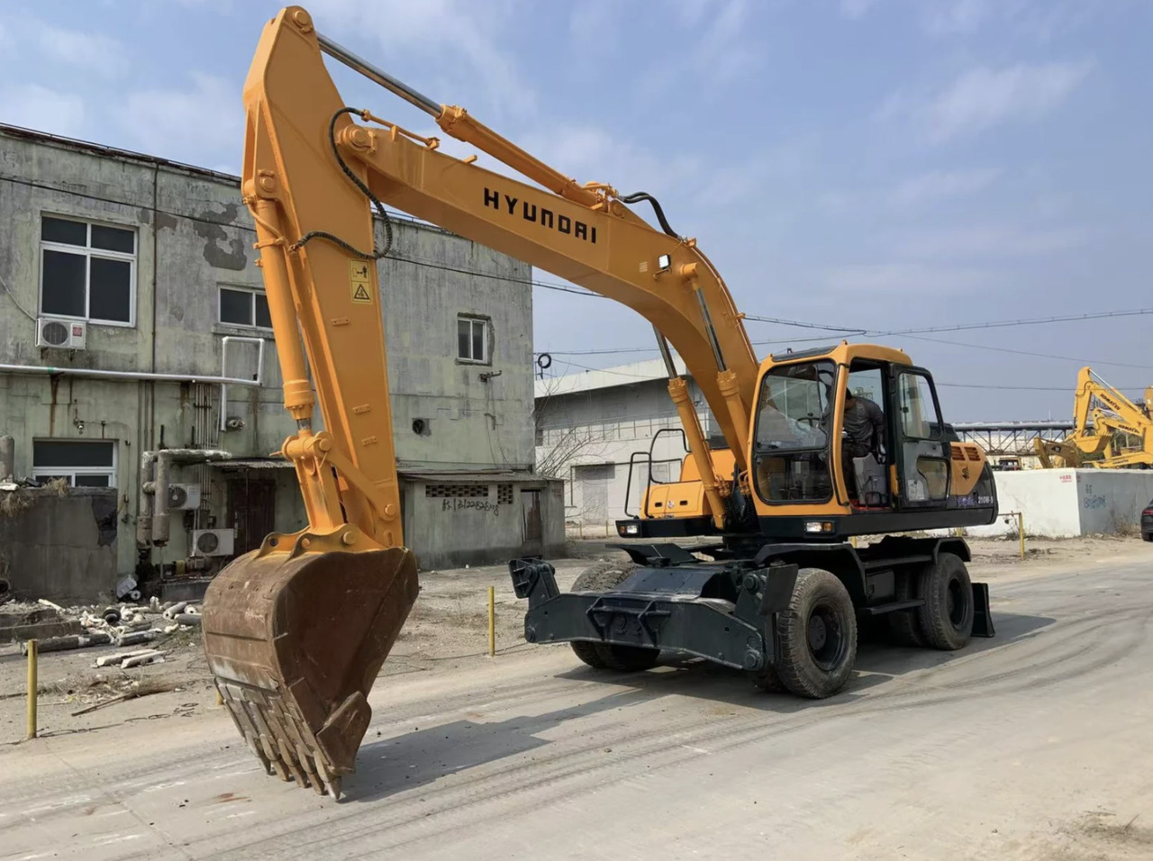 HYUNDAI R210W-9 - حفارات زحافة: صور 4 HYUNDAI R210W-9 - حفارات زحافة: صور 4
