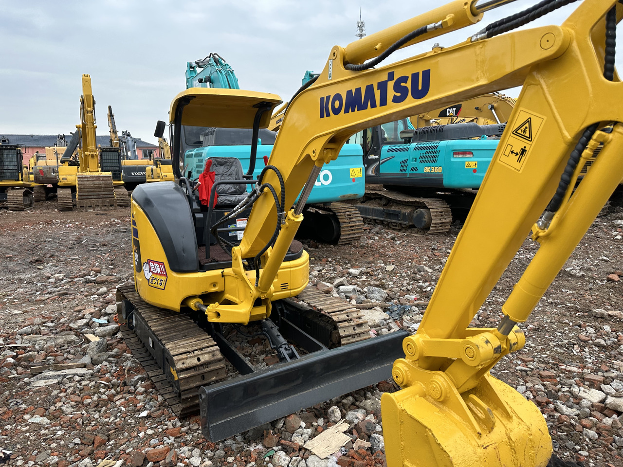 KOMATSU Mini Excavator PC30 Powerful and Efficient Yanmar Engine - حفارة مصغرة: صور 4 KOMATSU Mini Excavator PC30 Powerful and Efficient Yanmar Engine - حفارة مصغرة: صور 4
