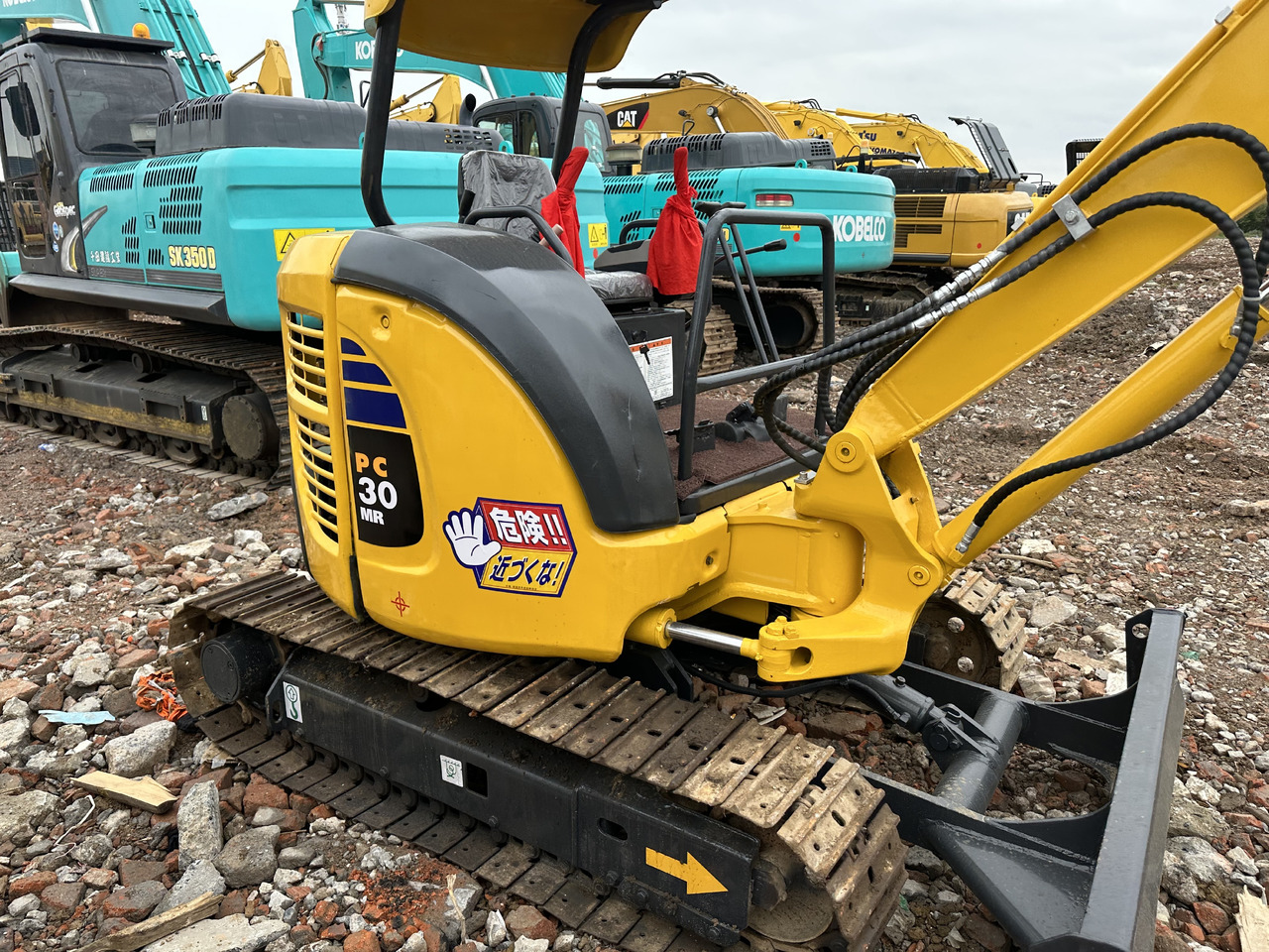 KOMATSU Mini Excavator PC30 Powerful and Efficient Yanmar Engine - حفارة مصغرة: صور 3 KOMATSU Mini Excavator PC30 Powerful and Efficient Yanmar Engine - حفارة مصغرة: صور 3